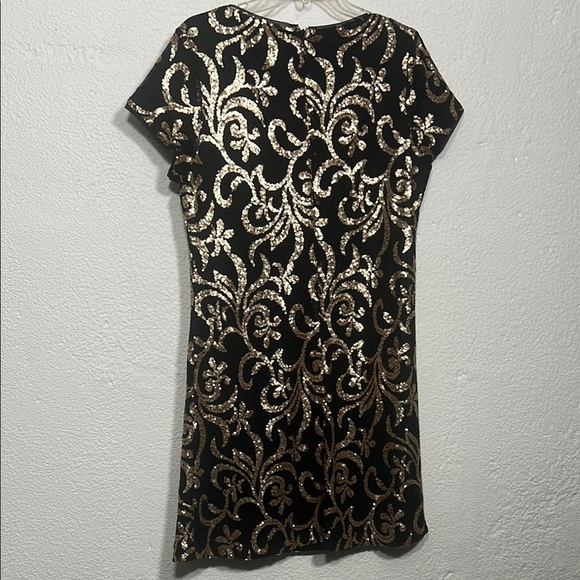 Jessica Simpson - Elegant Black and Gold sequence Dress size 10

Worn once - Picture 6 of 7